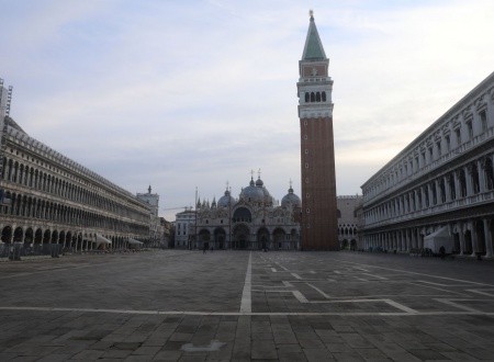 Апокалипсис сегодня: пустые улицы туристических центров по всему миру Апокалипсис сегодня: пустые улицы туристических центров по всему миру