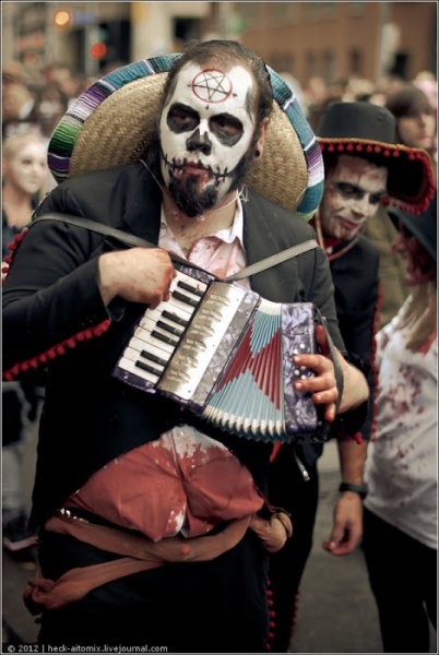 Зомби парад в Торонто (29 фото) Зомби парад в Торонто (29 фото)