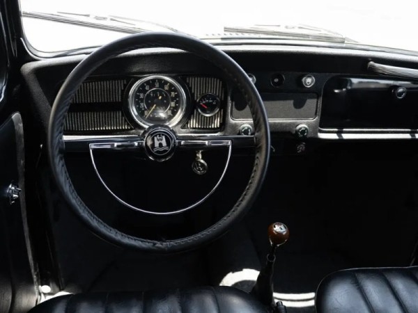 Уникальный лимузин VW Beetle по прозвищу Rollswagen пустят с молотка Уникальный лимузин VW Beetle по прозвищу Rollswagen пустят с молотка