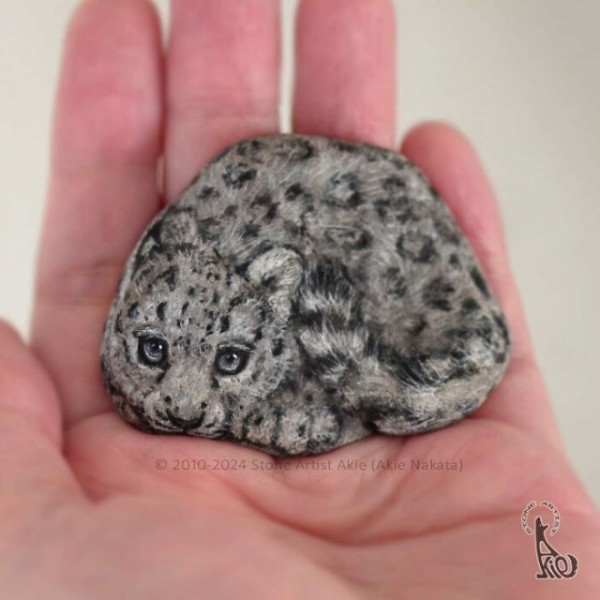 Японская художница оживляет камни, рисуя на них животных (20 фото) Японская художница оживляет камни, рисуя на них животных (20 фото)