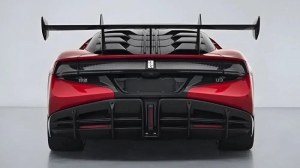 Обновленная версия электрического гиперкара Yangwang U9 получила силовую установку в 3019 л.с. Обновленная версия электрического гиперкара Yangwang U9 получила силовую установку в 3019 л.с.