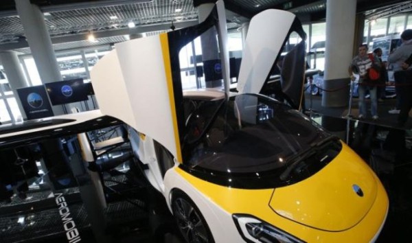 Летающий автомобиль из Японии (8 фото) Летающий автомобиль из Японии (8 фото)