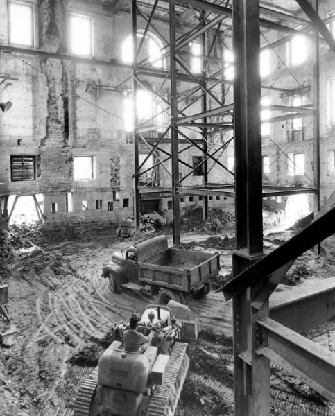 Интересные фотографии, которые показывают скрытые тайны известных мест (18 фото) Интересные фотографии, которые показывают скрытые тайны известных мест (18 фото)