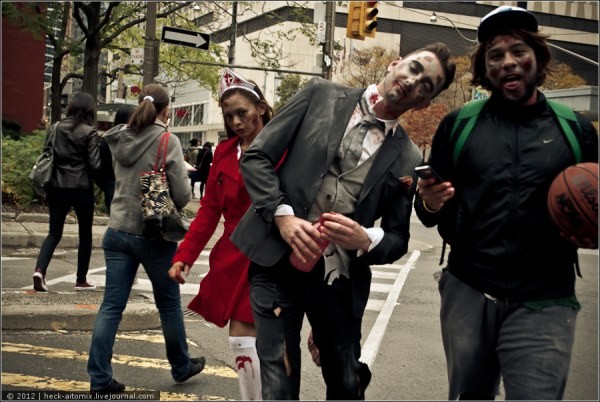 Зомби парад в Торонто (29 фото) Зомби парад в Торонто (29 фото)