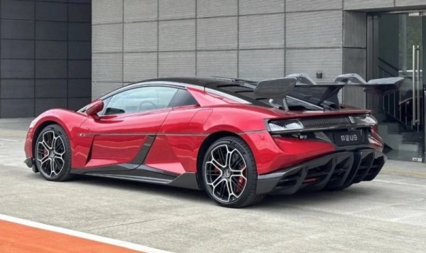 Обновленная версия электрического гиперкара Yangwang U9 получила силовую установку в 3019 л.с. Обновленная версия электрического гиперкара Yangwang U9 получила силовую установку в 3019 л.с.