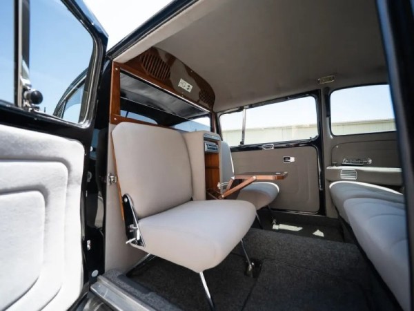 Уникальный лимузин VW Beetle по прозвищу Rollswagen пустят с молотка Уникальный лимузин VW Beetle по прозвищу Rollswagen пустят с молотка